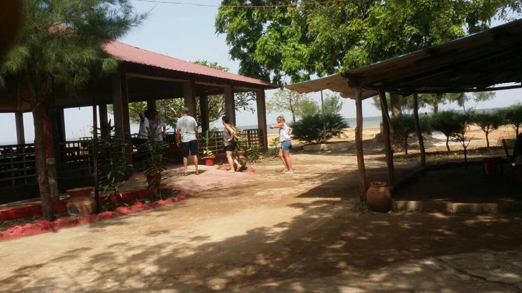 Tendaba Camp Hotel Exterior foto